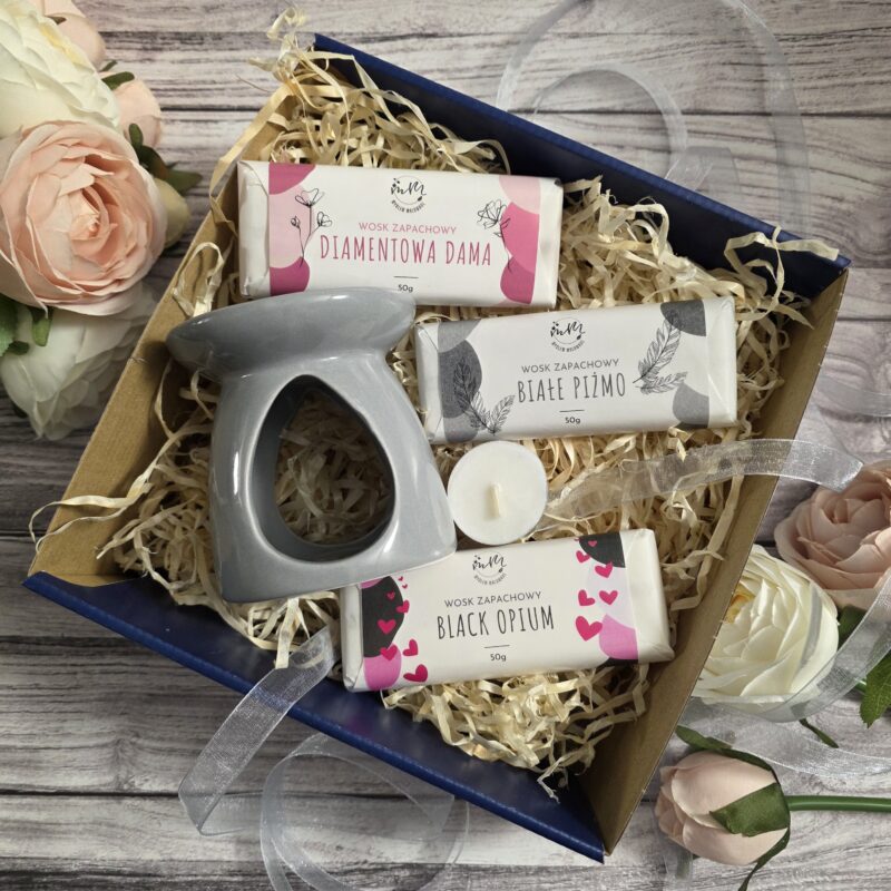 Zestaw Dzień Babci "Ekskluzywne perfumy" - kominek zapachowy i trzy woski zapachowe